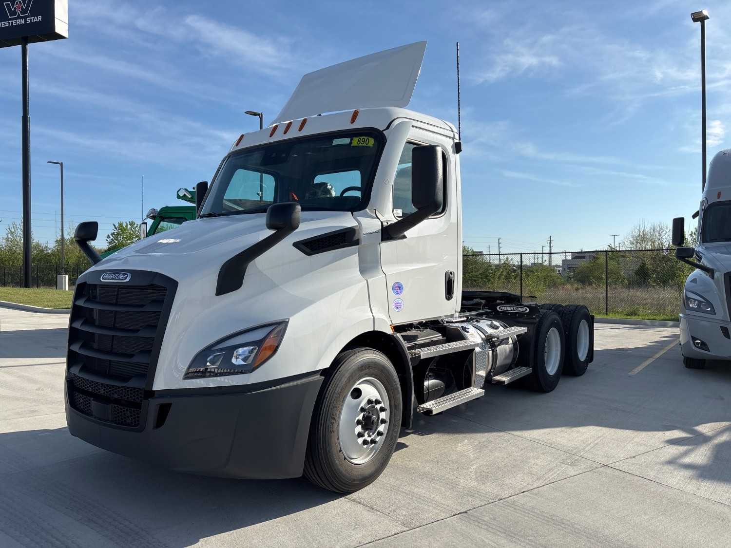 2026 Freightliner PE116DC 2026 Freightliner PE116DC - image 1 of 5