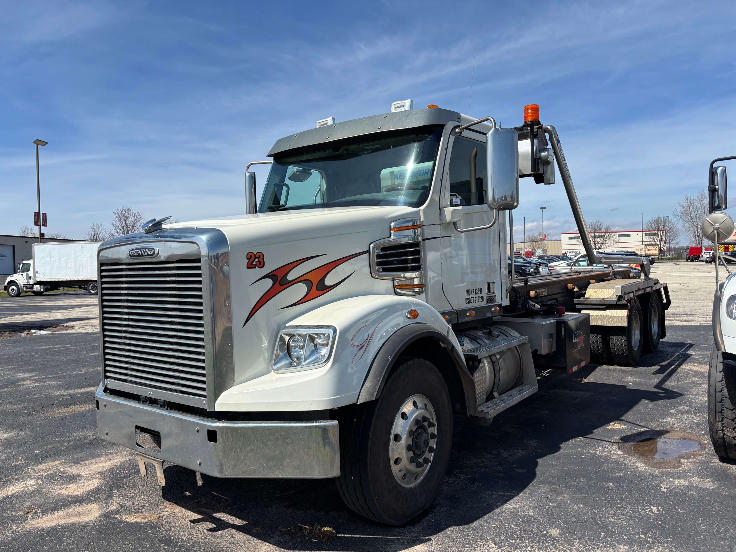 2023 Freightliner 122SD 2023 Freightliner 122SD - image 1 of 1