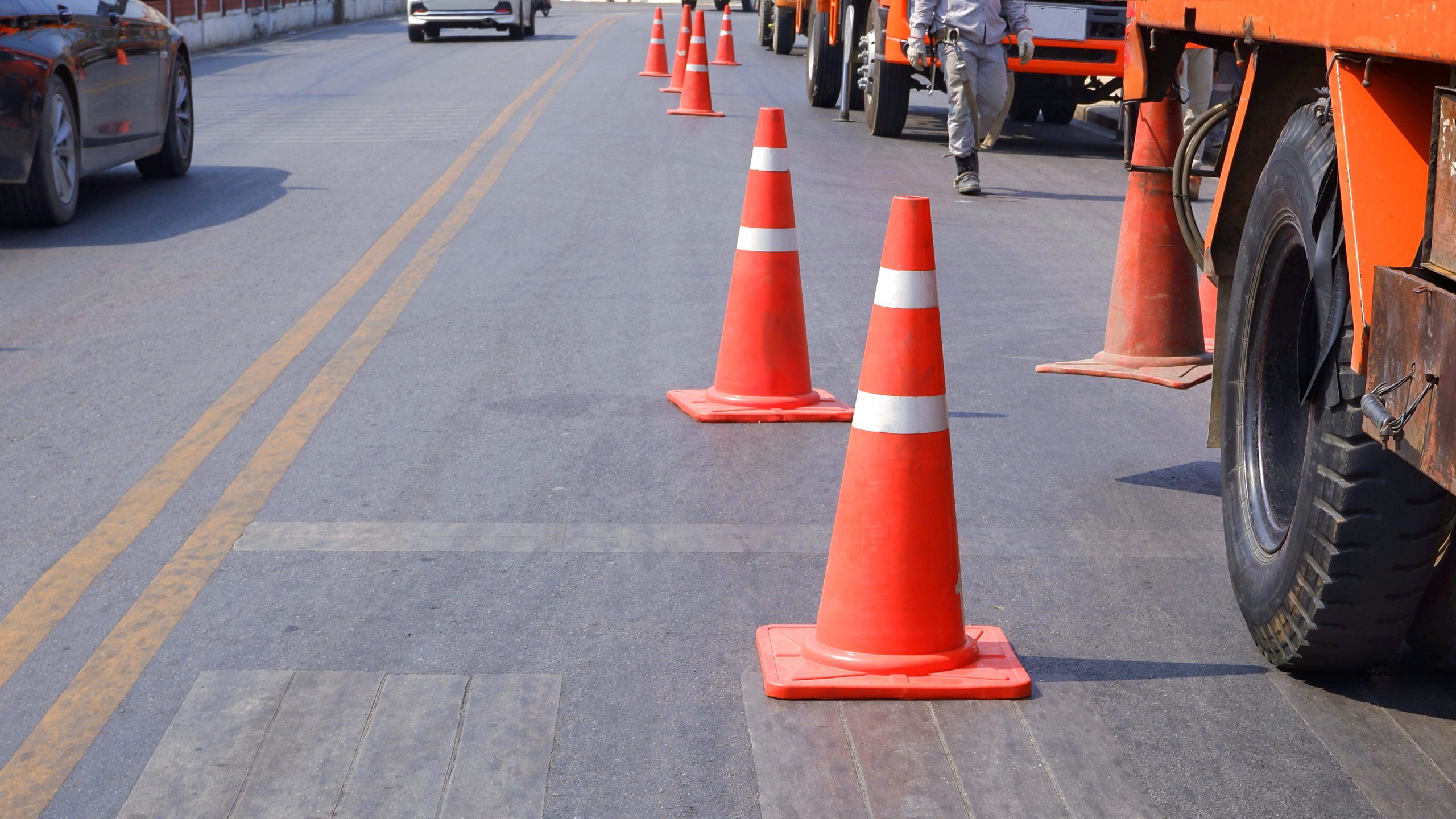 Row,Of,Orange,Traffic,Cones,For,Safety,With,Low,Section
