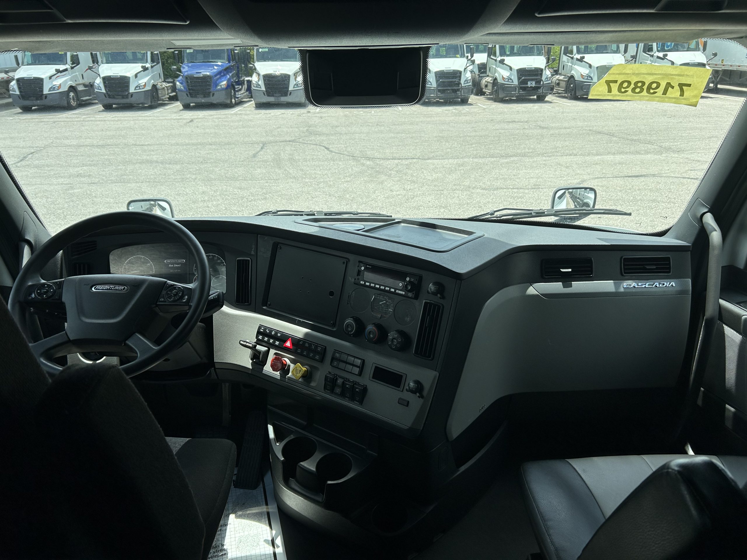 2022 Freightliner PT126SLP 2022 Freightliner PT126SLP - image 5 of 6