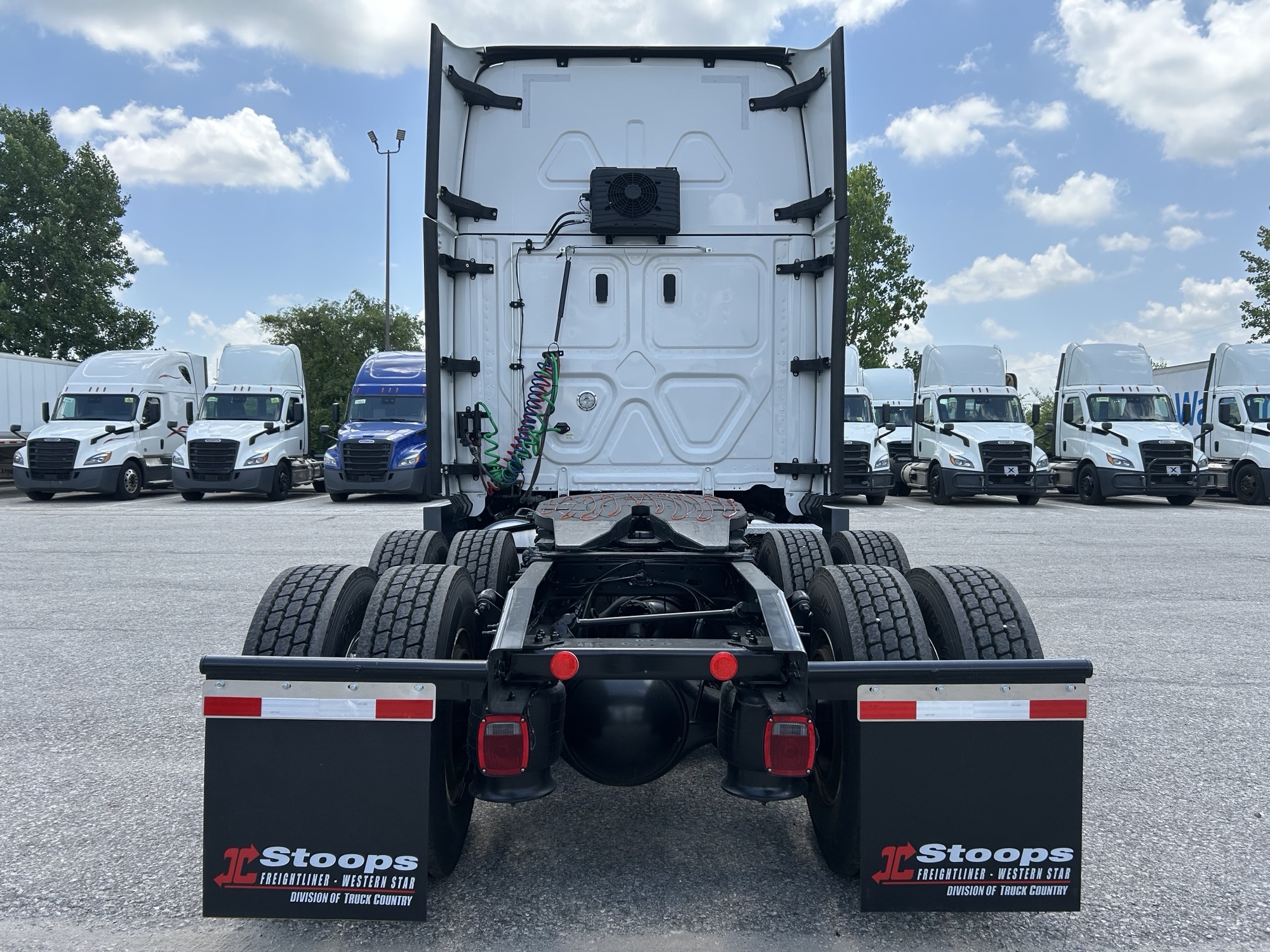 2022 Freightliner PT126SLP 2022 Freightliner PT126SLP - image 4 of 6