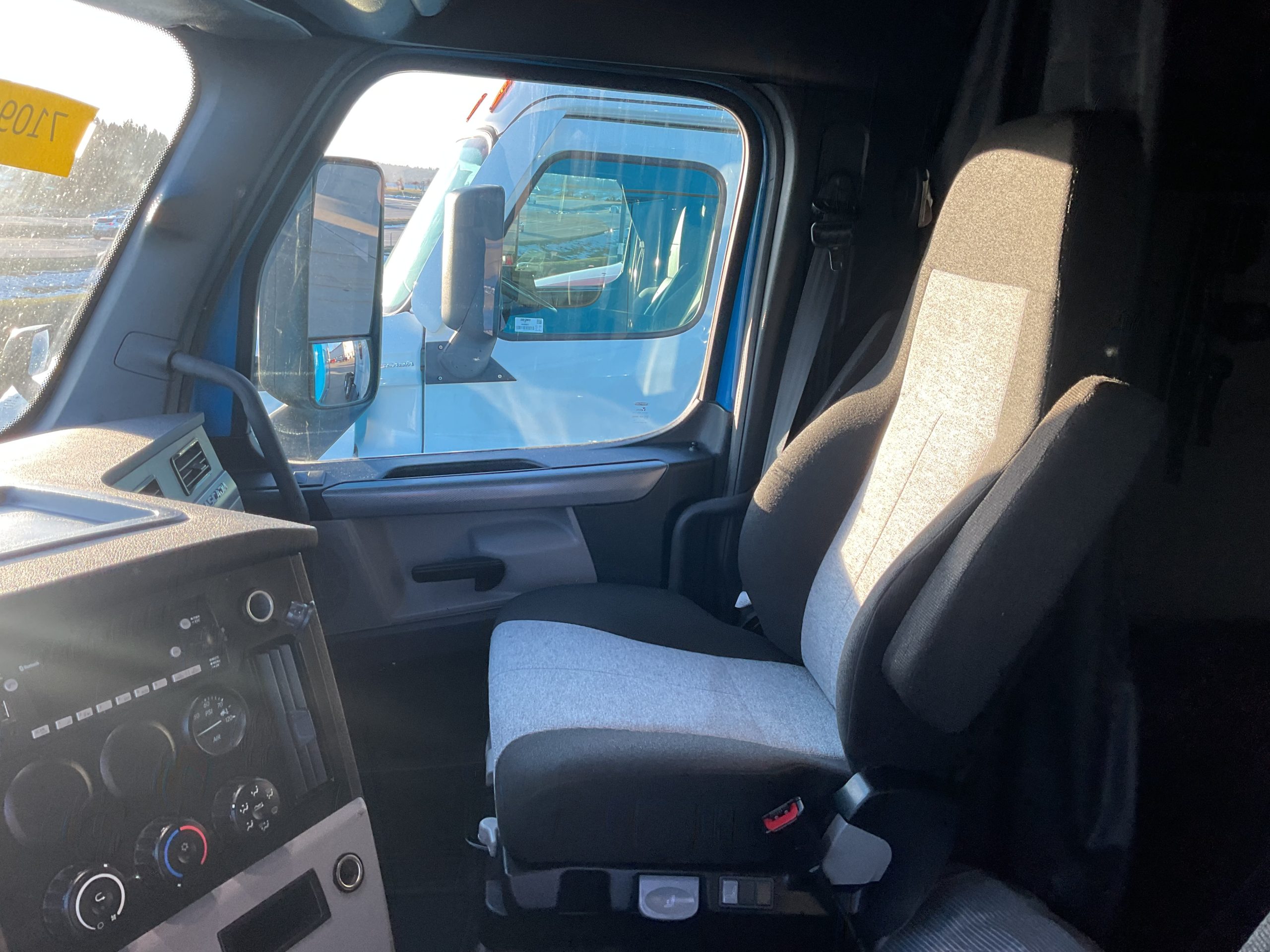 2022 Freightliner PT126SLP 2022 Freightliner PT126SLP - image 5 of 6