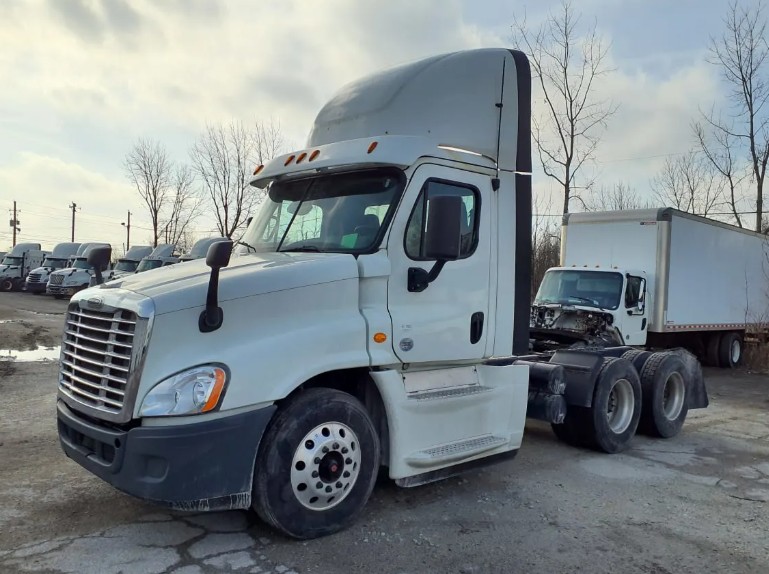 2019 Freightliner CA125DC 2019 Freightliner CA125DC - image 1 of 1