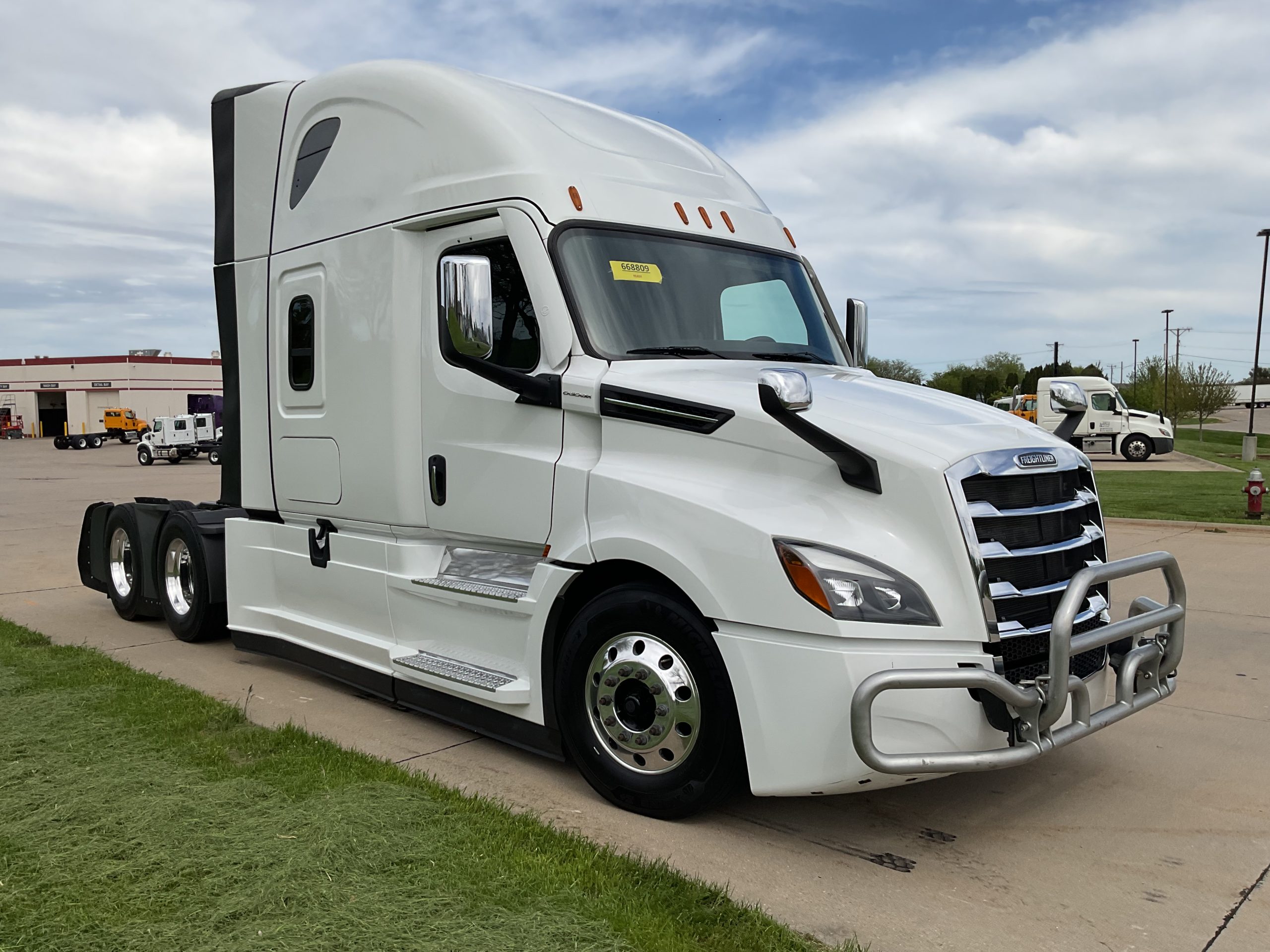 2022 Freightliner PT126SLP 2022 Freightliner PT126SLP - image 3 of 6