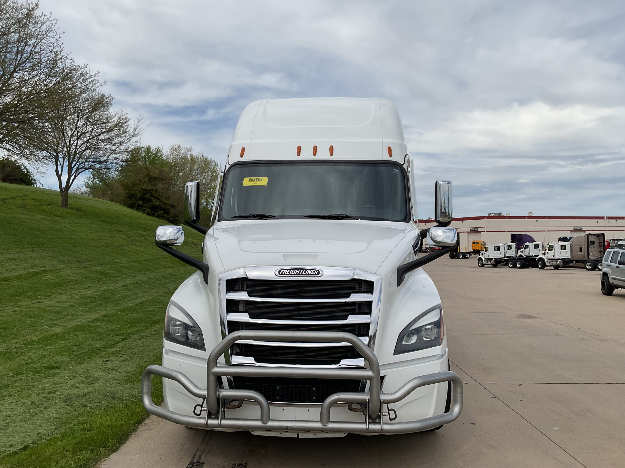 2022 Freightliner PT126SLP 2022 Freightliner PT126SLP - image 2 of 6