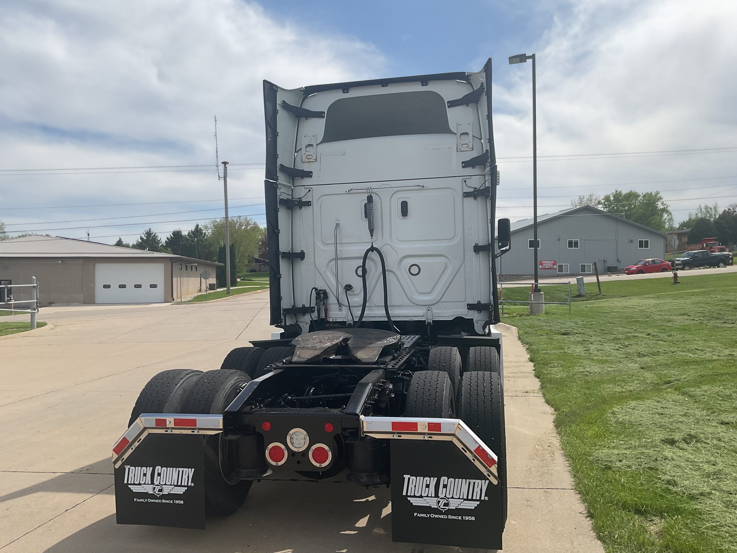 2022 Freightliner PT126SLP 2022 Freightliner PT126SLP - image 4 of 6