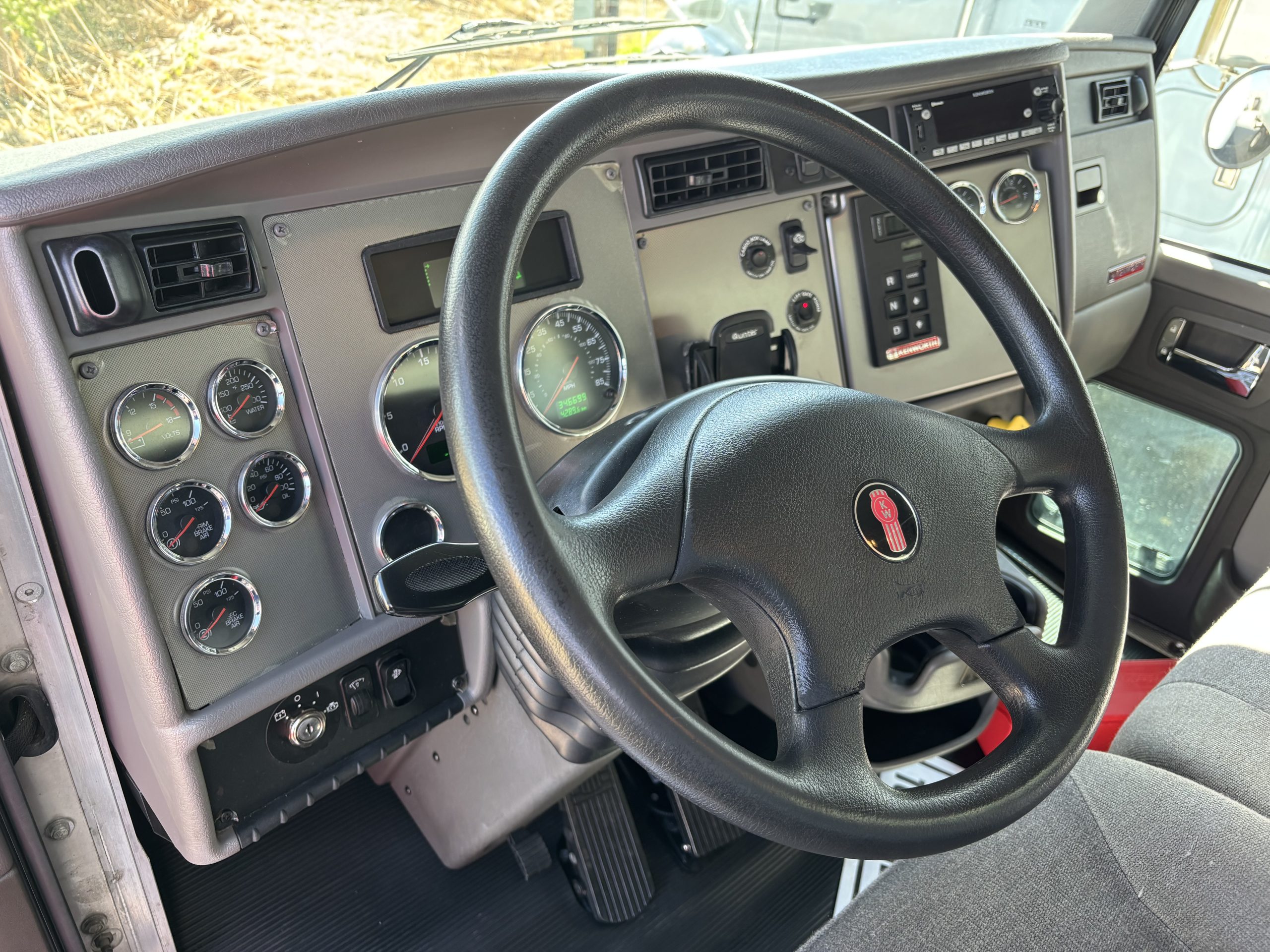 2022 Kenworth T270 2022 Kenworth T270 - image 4 of 6