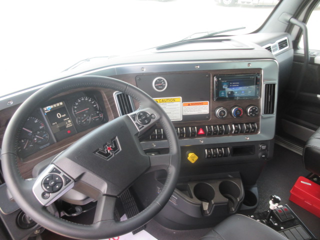 2027 Western Star 47X 2027 Western Star 47X - image 5 of 6