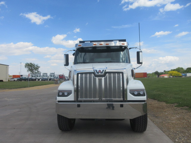 2027 Western Star 47X 2027 Western Star 47X - image 2 of 6