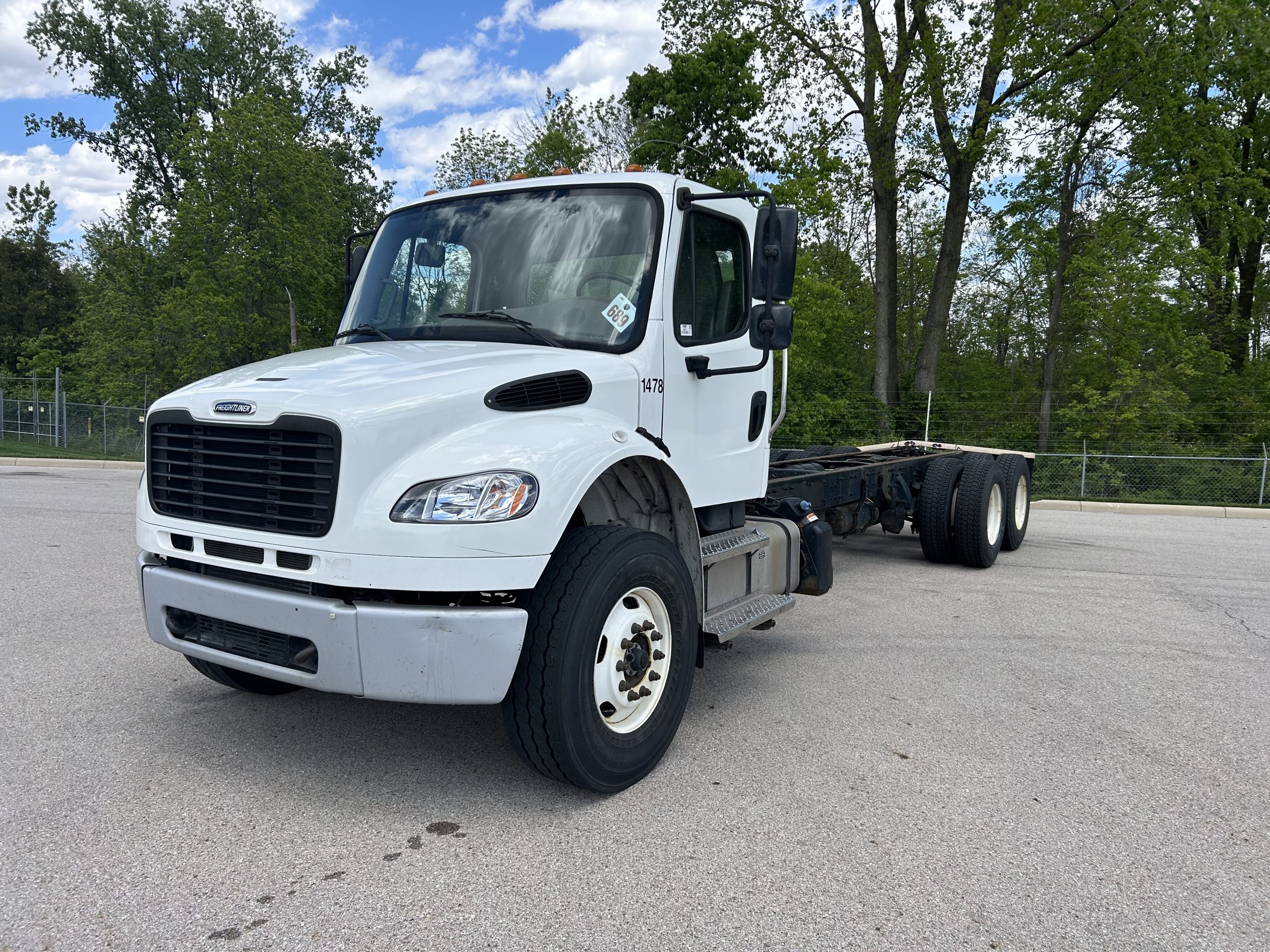 2022 Freightliner M2 106 2022 Freightliner M2 106 - image 2 of 5