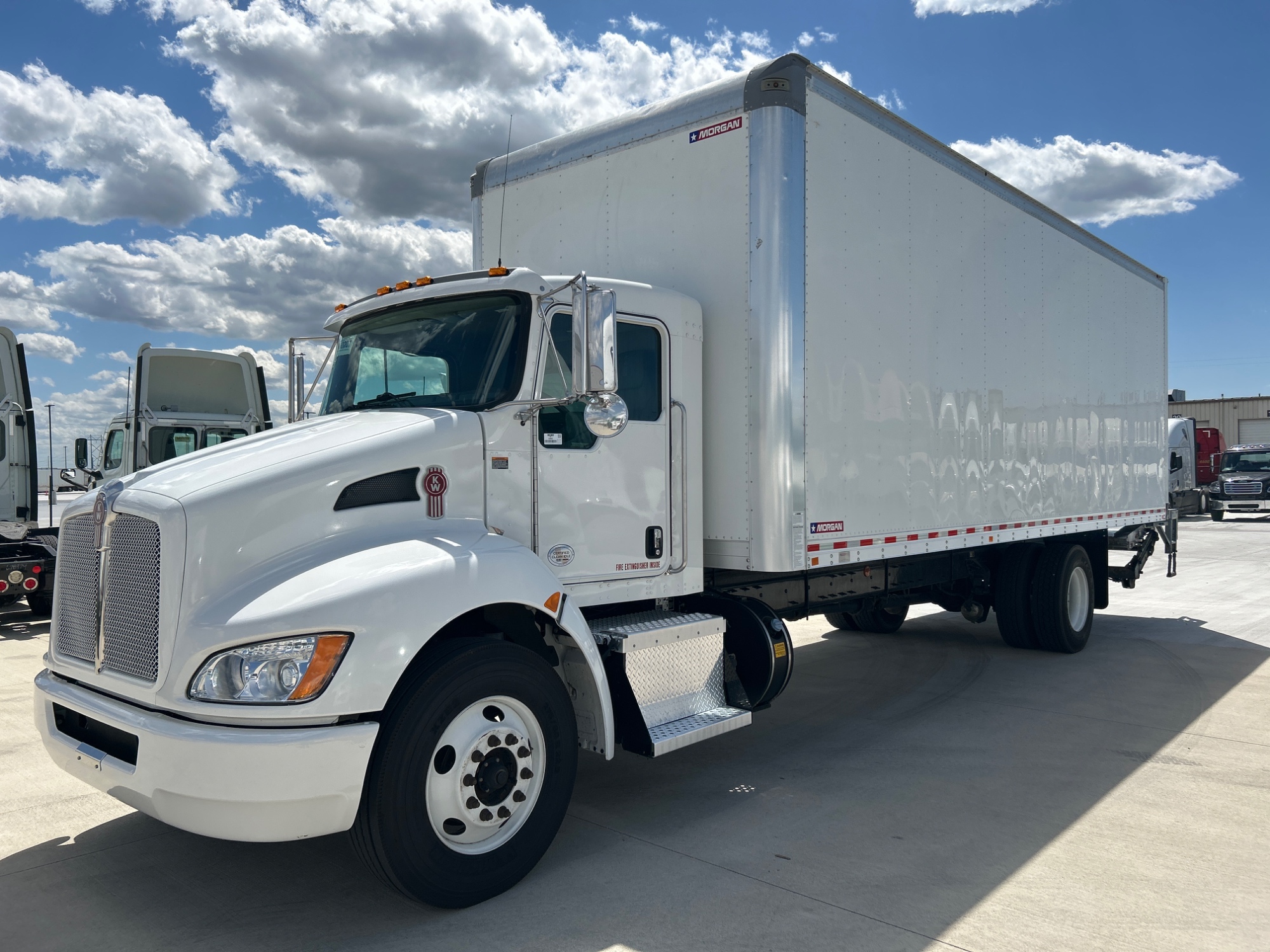 2022 Kenworth T270 2022 Kenworth T270 - image 1 of 6