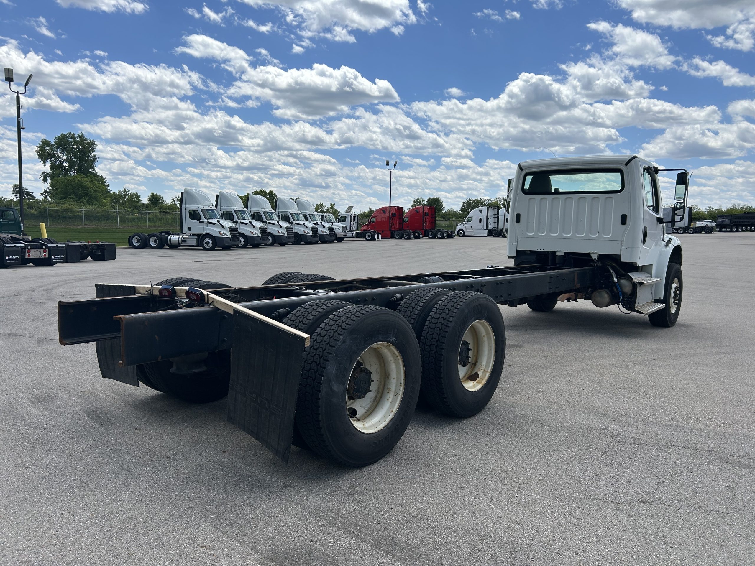 2022 Freightliner M2 106 2022 Freightliner M2 106 - image 3 of 5