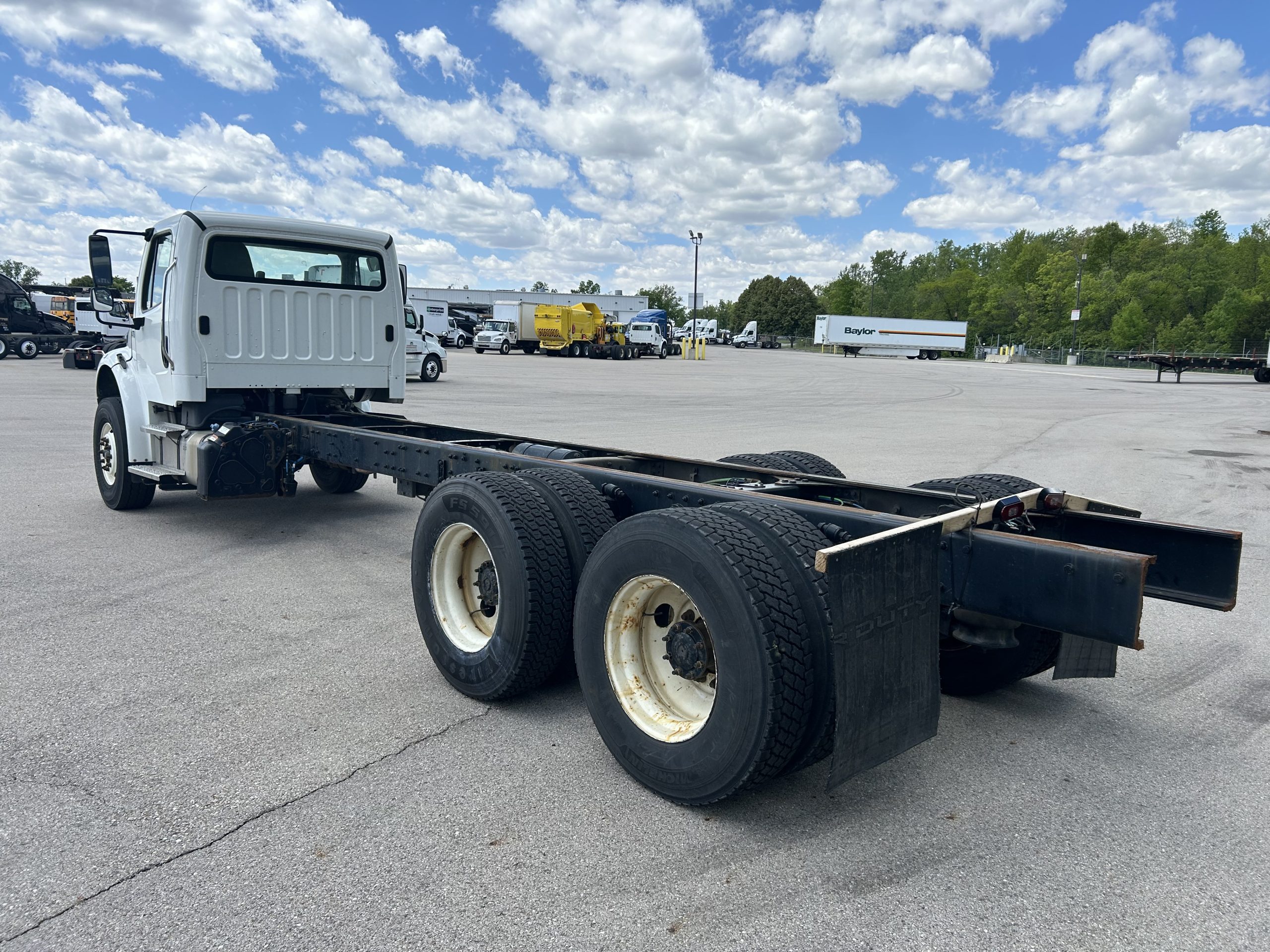 2022 Freightliner M2 106 2022 Freightliner M2 106 - image 4 of 5