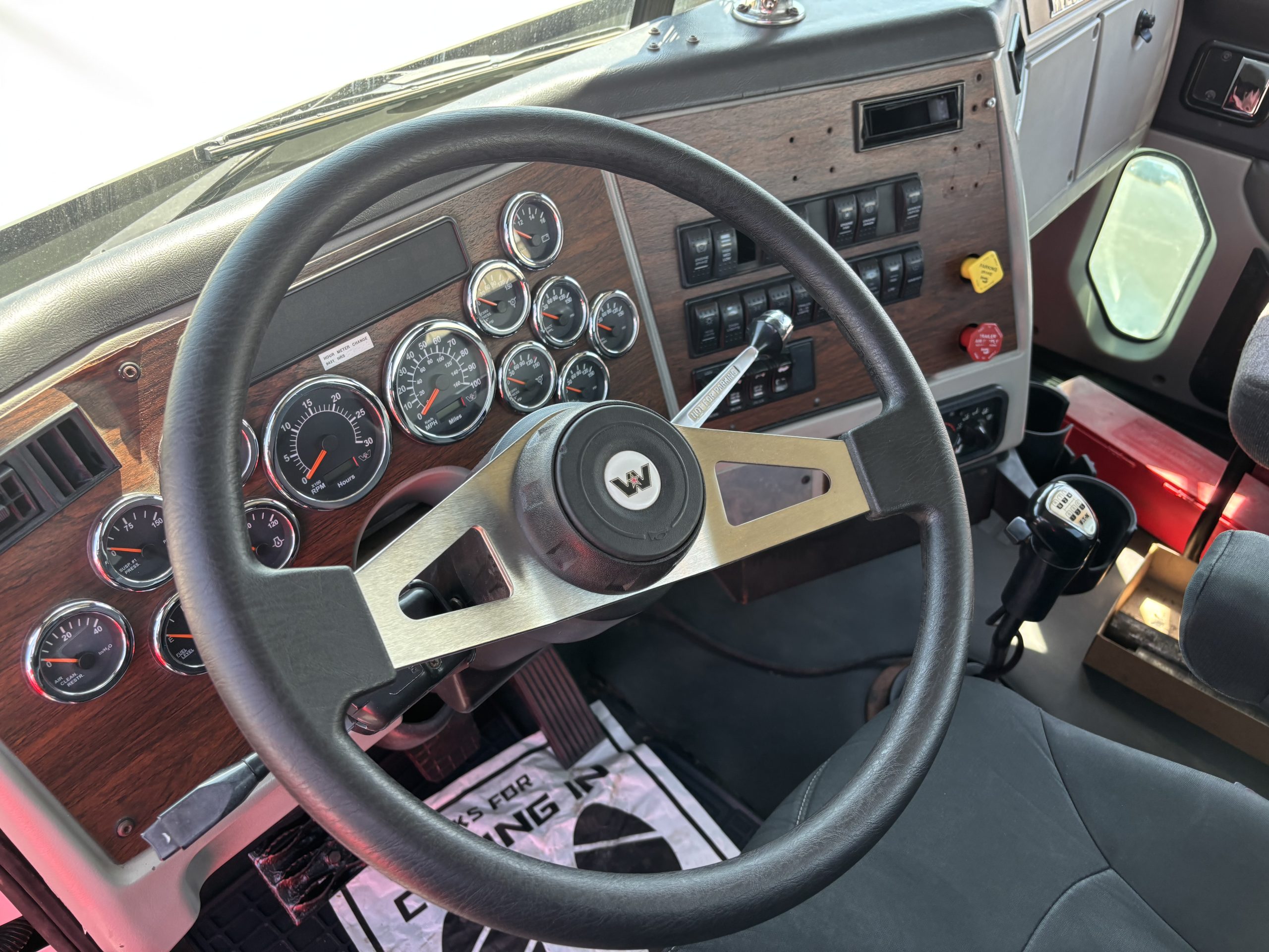 2016 Western Star 4900SA 2016 Western Star 4900SA - image 3 of 4