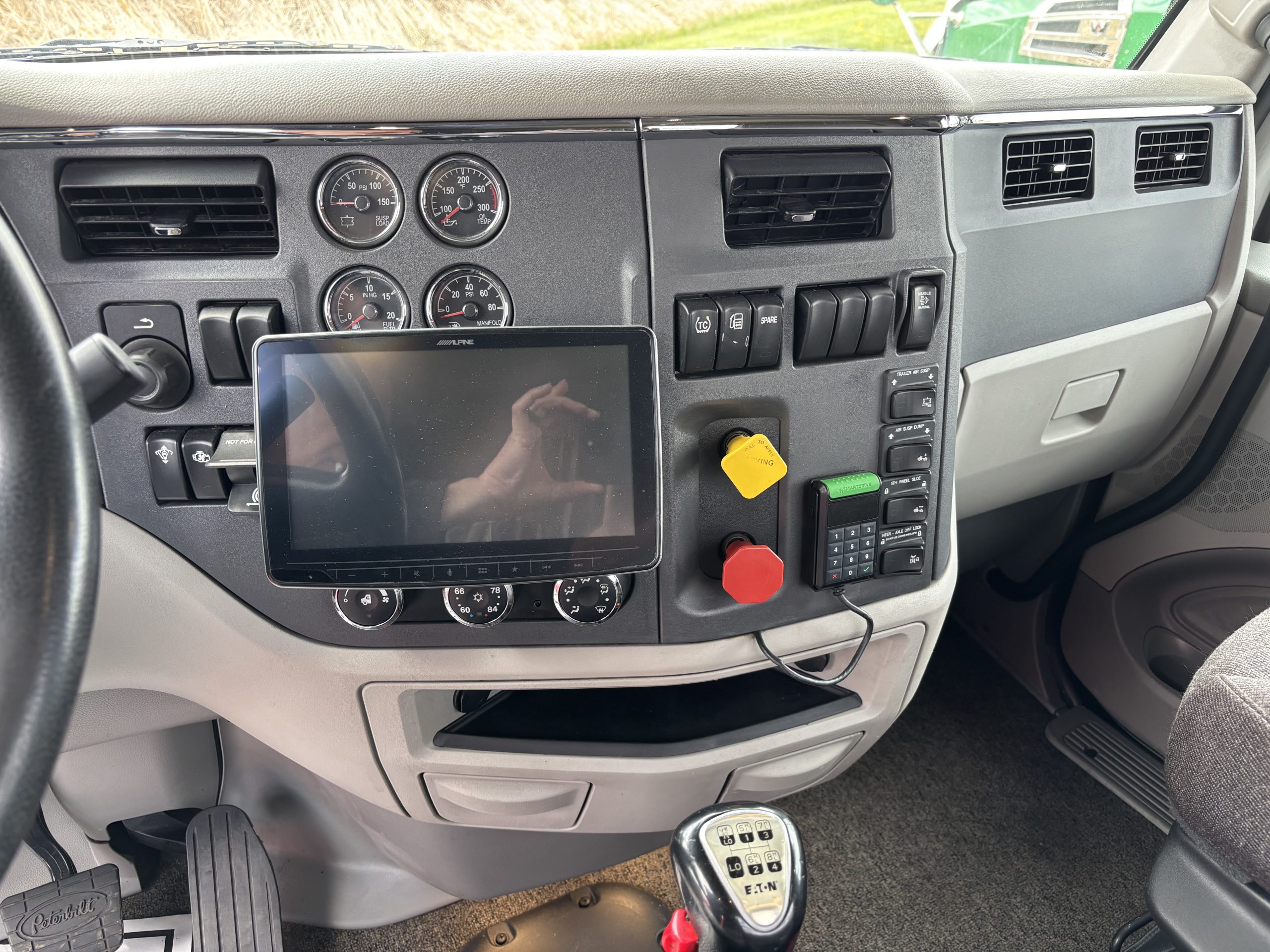 2019 Peterbilt 579 2019 Peterbilt 579 - image 4 of 6