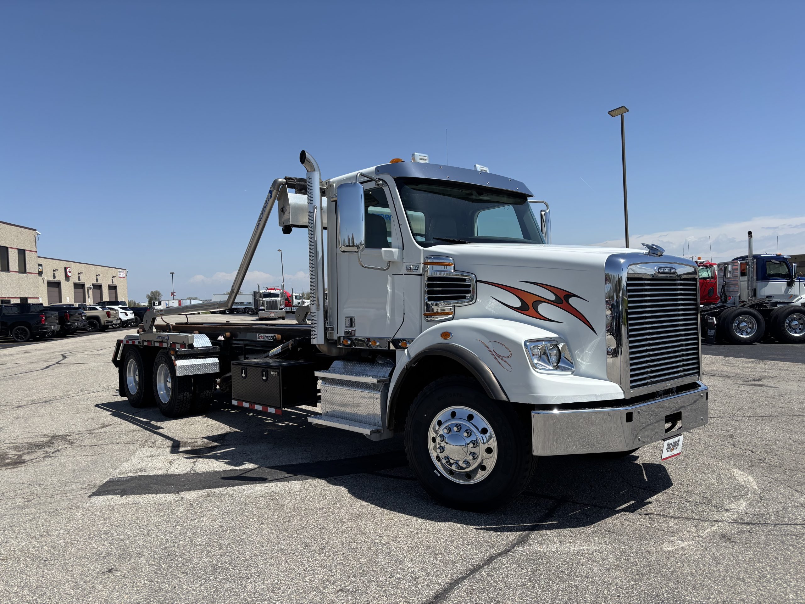 2023 Freightliner 122SD 2023 Freightliner 122SD - image 3 of 6