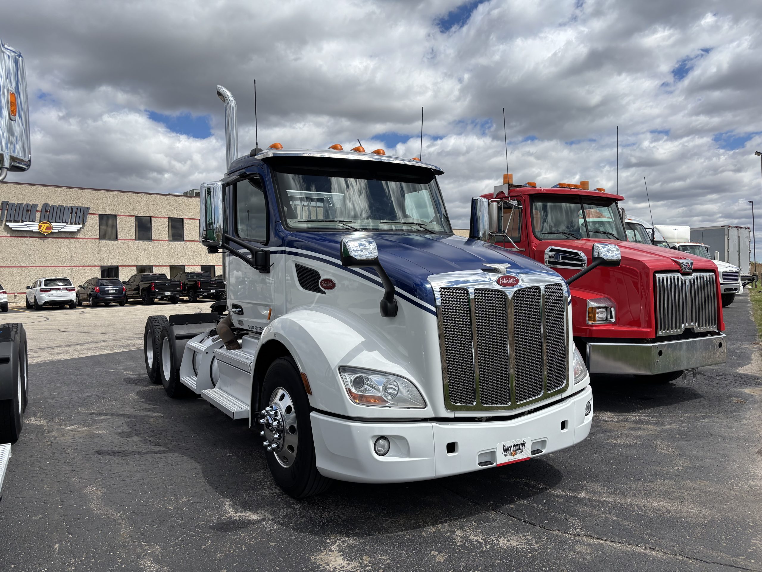 2019 Peterbilt 579 2019 Peterbilt 579 - image 3 of 6