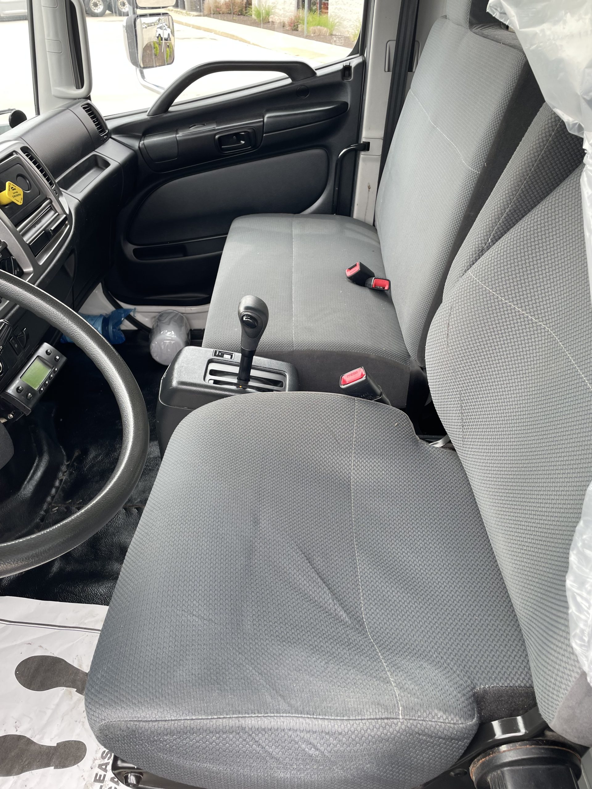 2016 Hino 268 2016 Hino 268 - image 3 of 6