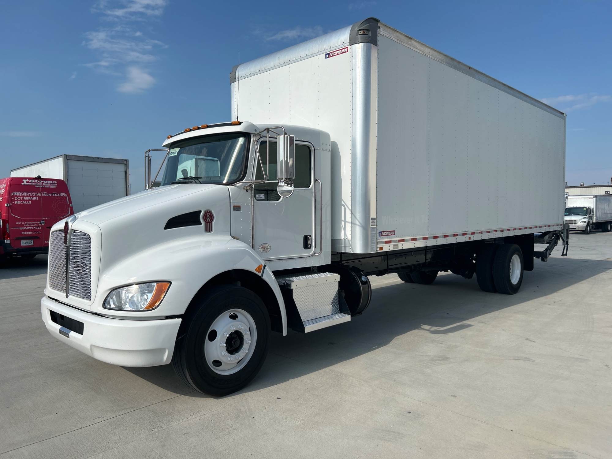 2022 Kenworth T270 image 1