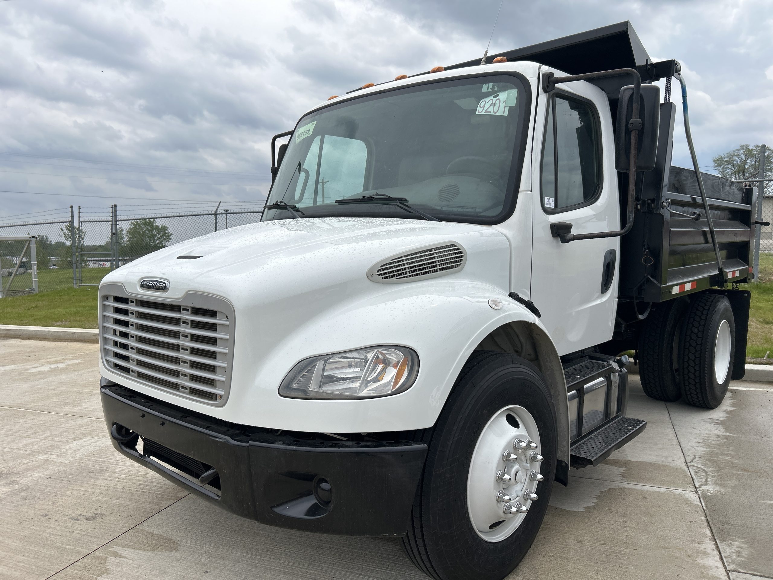 2017 Freightliner M2 106 2017 Freightliner M2 106 - image 1 of 4