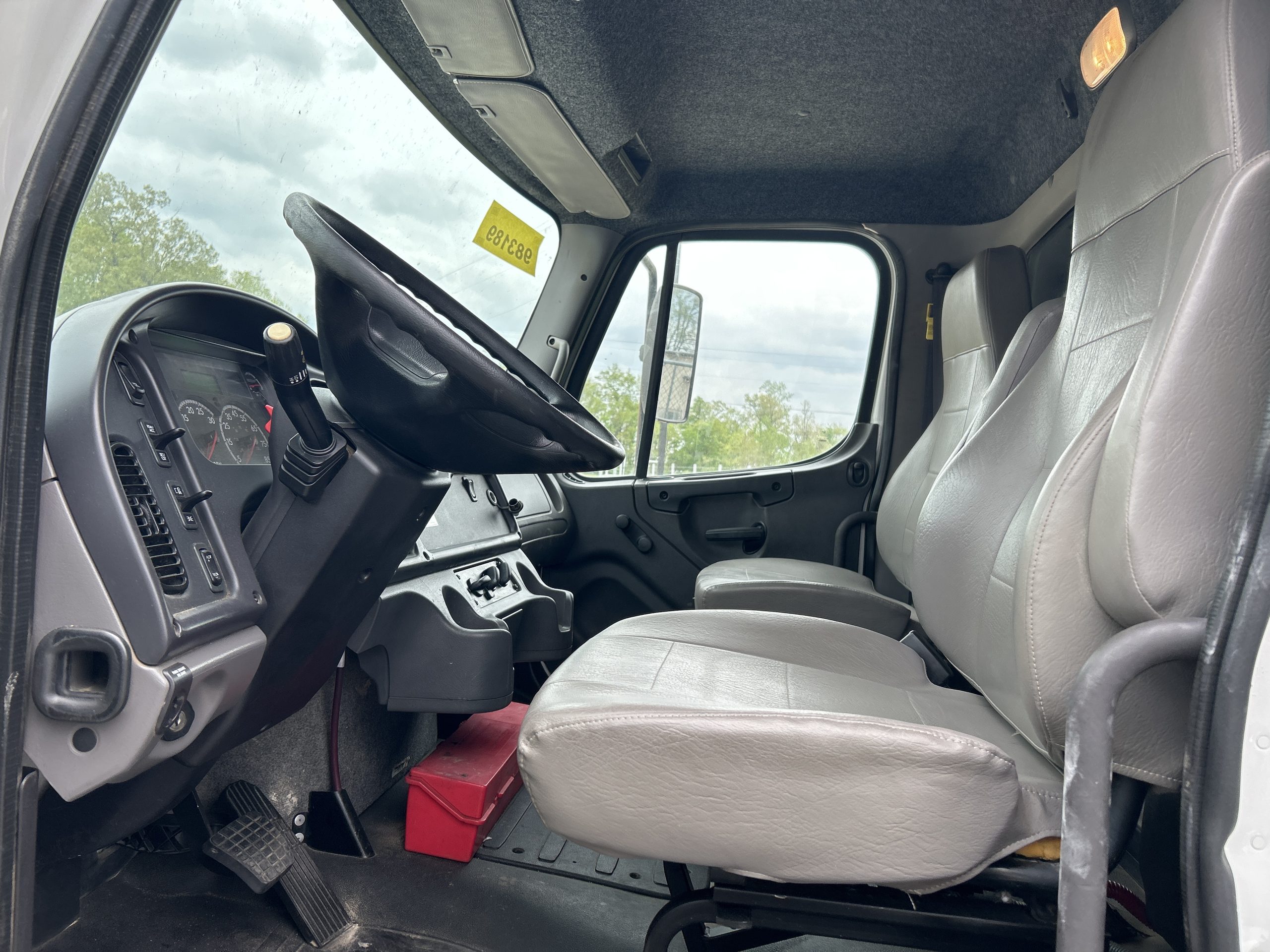 2017 Freightliner M2 106 2017 Freightliner M2 106 - image 4 of 4