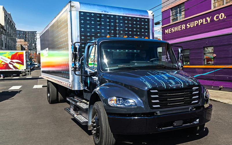 Freightliner eM2 4k1a0211-ret_rgb_1000x1000_em2-hero-exterior-option-1 Freightliner eM2 4k1a0211-ret_rgb_1000x1000_em2-hero-exterior-option-1
